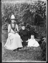 Miss Barry, Alice Parmele and baby, photo by Alice Austen, 1887