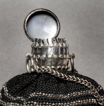 detail of gate top with hinged lid