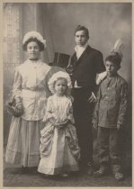 Portrait photograph of the Benjamin children, photo by Thomas Reilly, 1909