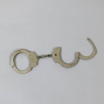 Handcuff