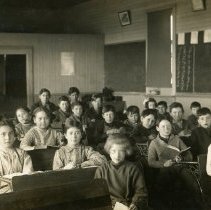 St. Louis One-room Schoolhouse Class Portrait, 1913