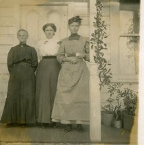 Elizabeth (Whitney) Hovenden with Daughters Amy and Thirza