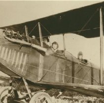 Arthur Starbuck, Fred Lencioni in a Jenny JN4D