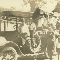 Children with Early Model Automobile - Geyserville