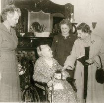 Soroptomist Members Visit Rest Homes