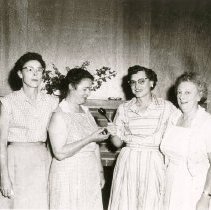 Healdsburg Garden Club  Installs New Officers