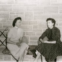 Beta Sigma Phi Members Prepare for House Tour