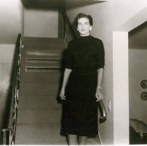 Beta Sigma Phi Members Prepare for House Tour