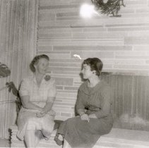 Beta Sigma Phi Members Prepare for House Tour