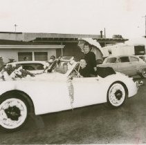 Beta Sigma Phi Car in Fair Parade