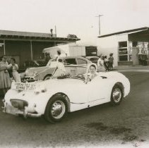 Healdsburg AFS Exchange Program in Fair Parade
