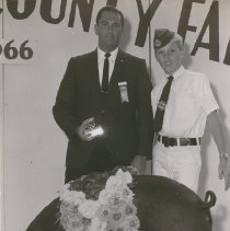 Jeff Holtzen and Grand Champion Duroc