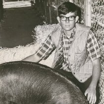 Harold Hoskins and Champion Swine