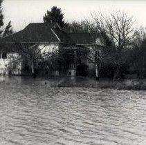 Kron Home in Flood, Alexander Valley