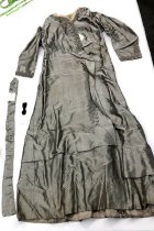 Dress worn by Annie Fellows Johnston (1863-1931)