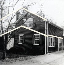 Photo showing original roof line and width (1000.119.03b)