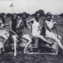 Women & block of ice (1000.145.01.04)