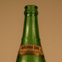 Image 2019.023.1 Niagara Dry Bottle_recto