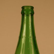 Image 2019.023.2 Niagara Dry Bottle_recto