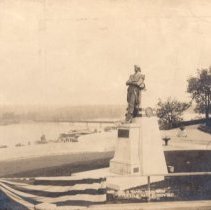 George Rogers Clark Monument in Riverside Park, May 1909.