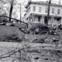 April 1945 tornado ; house on Broadway, norrth side between 5th &