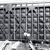 Building Lock & Dam No. 21