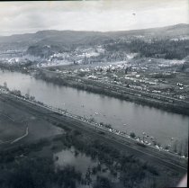 smelt dippers along Westside Hwy., looking into north Kelso