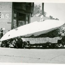 Spaceship parade float