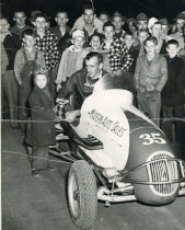 Ray Knepper receives trophy - note crowd