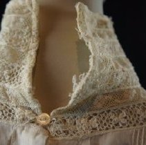 Lace detail on collar
