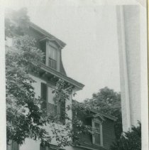 213-215 E. Evergreen Avenue