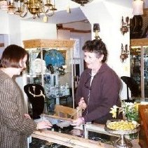 47.Erna Martin (l), Adele Golden