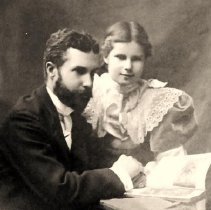 Augustus Van Wickle and his daughter Marjorie wearing dress, 1895