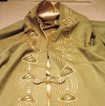 Cloak, Front closure