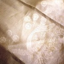 Damask Napkin daisy design