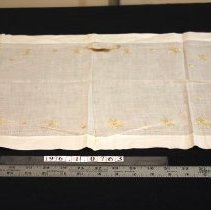 Table Scarf, embroidered daisies