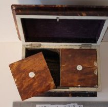 1976.1.1157 Tea caddy interior from above