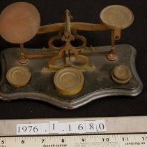 Postal scale with weights