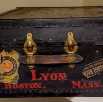 Right end Lyon trunk