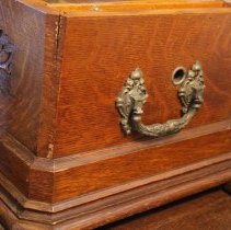 Cylinder Music Box, chest handle