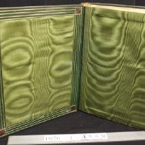 1976.1.4558 silk endpapers