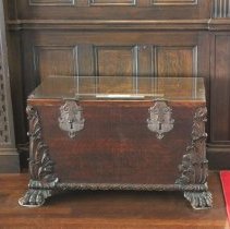 Baroque style chest
