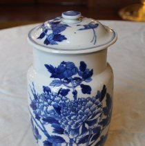 Peony vase with cover