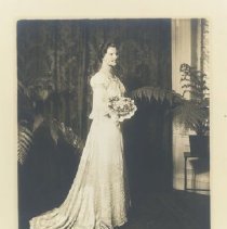 09.01a Austine in her wedding dress 1937