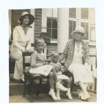 P062.07.04 1931, family watching July 4th parade at Cabot house