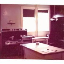 07.01.01 Kitchen, gas stove, pre 1976 renovation