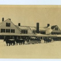 02.09 Pecketts, teams of horses with people in wagons