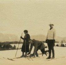 03.16 Pecketts, woman and man on skiis, man on sled