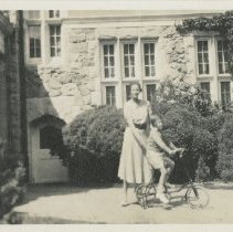 08 Augustine with Dee 1931     1976.1.p050.03.08