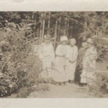 1976.1.a021.01.18.02 Similar Photo